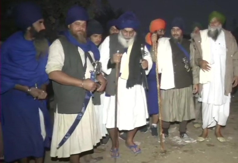 Nihang Sikhs reach Singhu border, Delhi in support of the farmers
