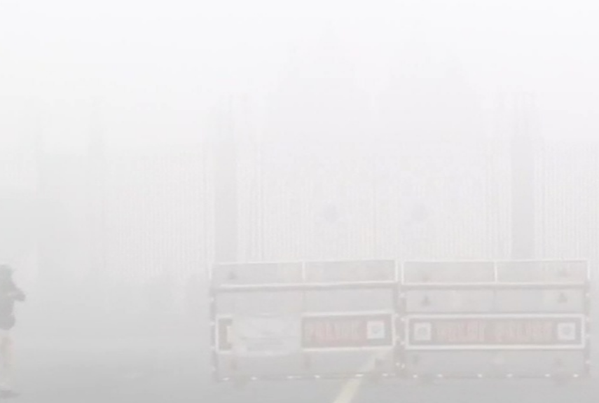 Delhi shrouded in a layer of dense fog this morning