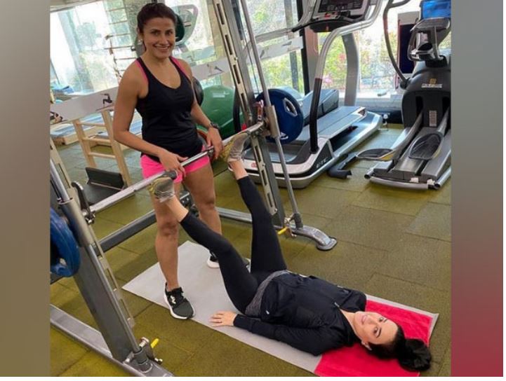 Preity Zinta with celebrity fitness trainer Yasmin Karachiwala (Image Source: Instagram)