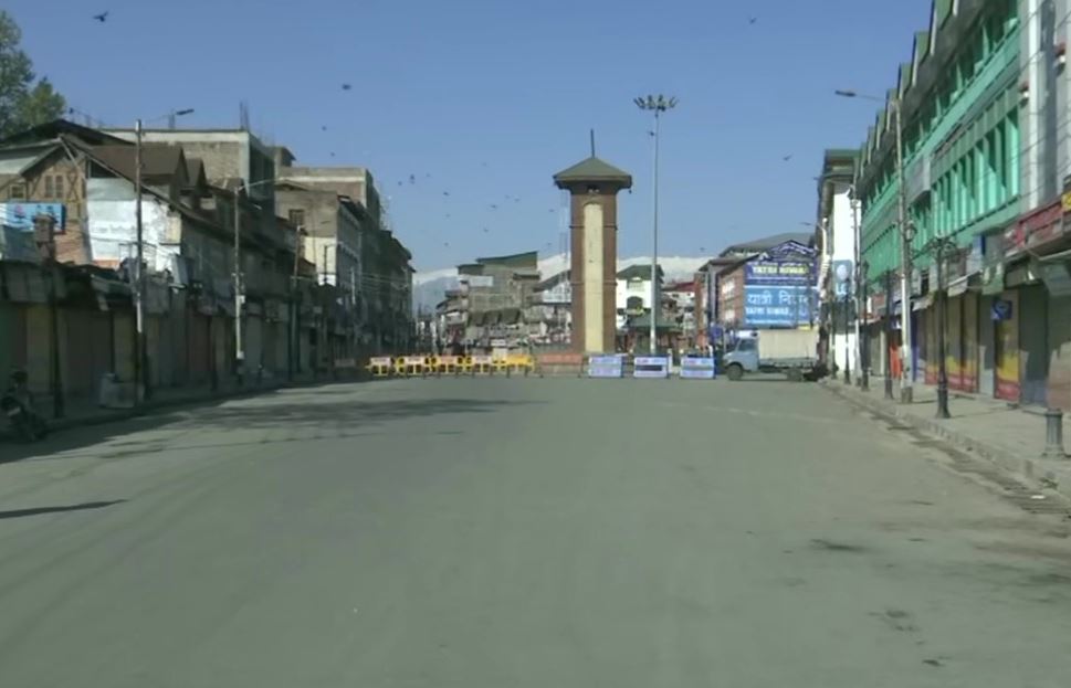 Complete weekend curfew in Jammu and Kashmir (Visuals from Srinagar)