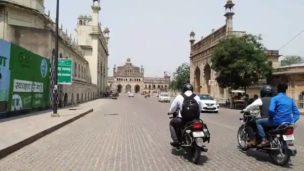A deserted view of a road in Lucknow