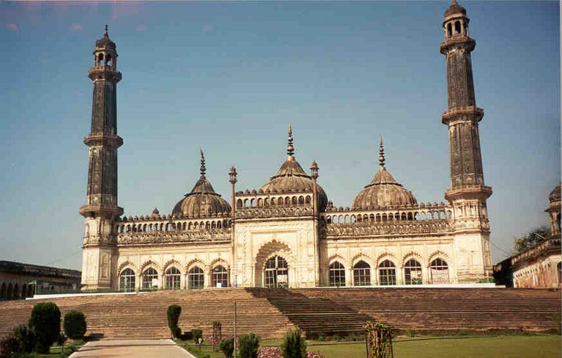 Visual of a mosque in Lucknow.