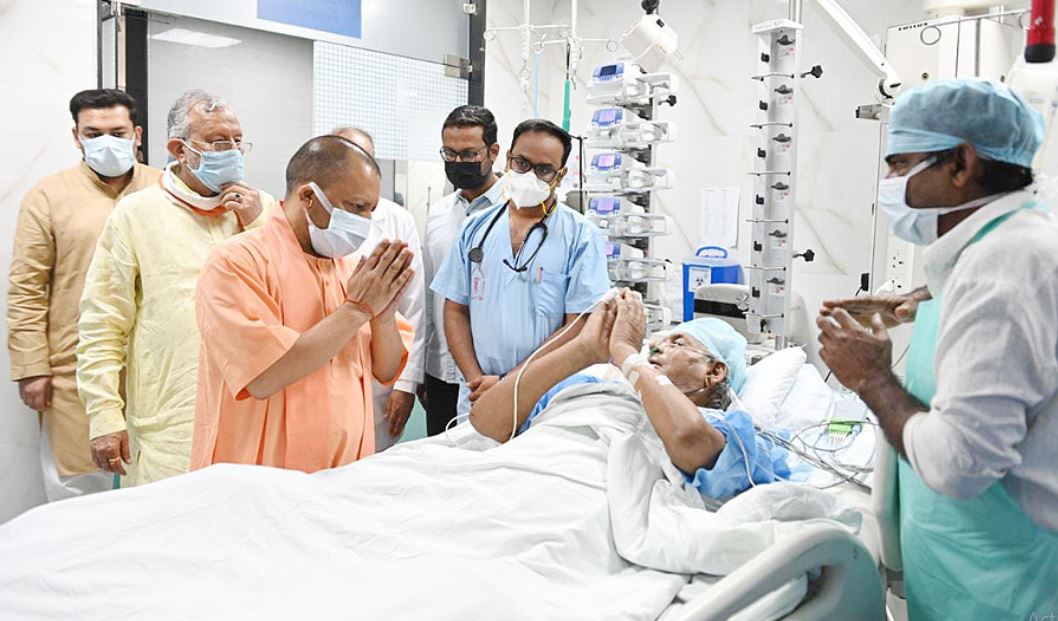UP CM Yogi Adityanath visited Hospital to meet Kalyan Singh on Sunday