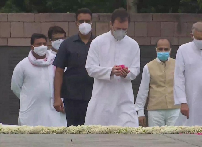 On the birth anniversary of former prime minister Rajiv Gandhi, Rahul Gandhi pays tribute to him at Veer Bhumi