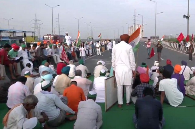 Farmers protest at Ghazipur border