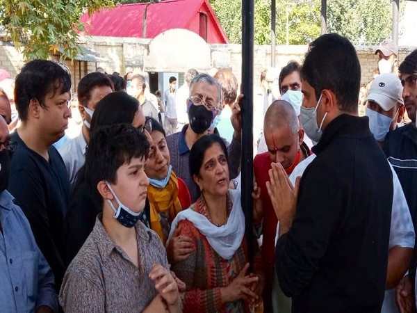 SMC mayor along with locals of J-K