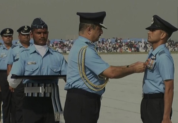 IAF chief presents Vayu Sena Medals
