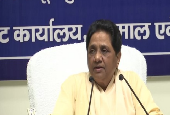 Bahujan Samaj Party chief Minister Mayawati address press conference in Lucknow