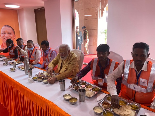 PM Narendra Modi had lunch with the workers