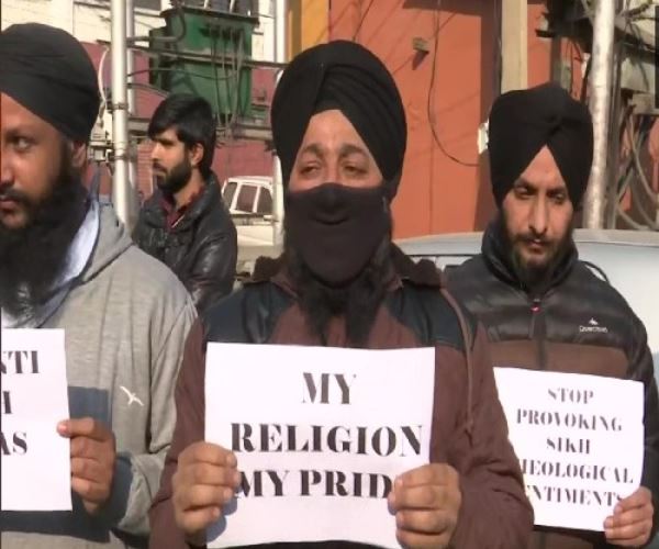Members of Sikh community staged a demonstration demanding action over the attempt of sacrilege at Golden Temple (Photo/ ANI)