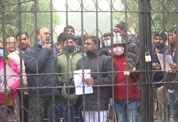 UP TET aspirants denied entry at Noida exam centre