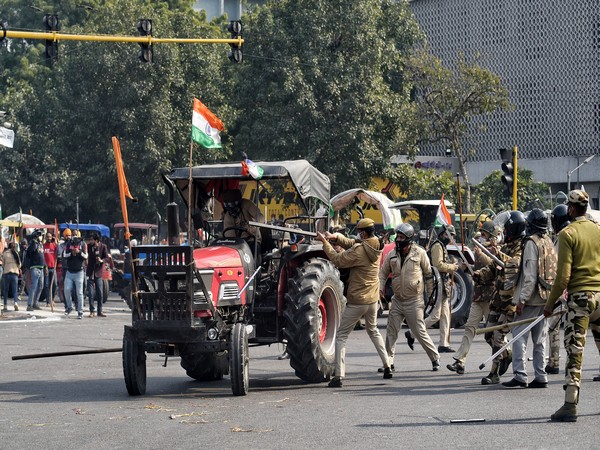 Visuals from ITO, New Delhi during violence on January 26, 2021