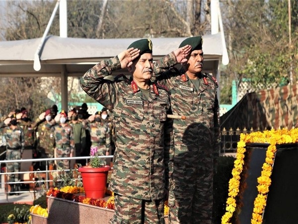 Lt Gen Upendra Dwivedi (left) assumes charge of Army's Northern Command
