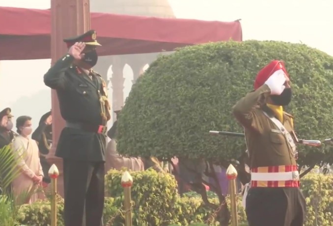 Lt Gen Manoj Pande, new Vice Chief of the Army, being accorded Guard of Honour at South Block.
