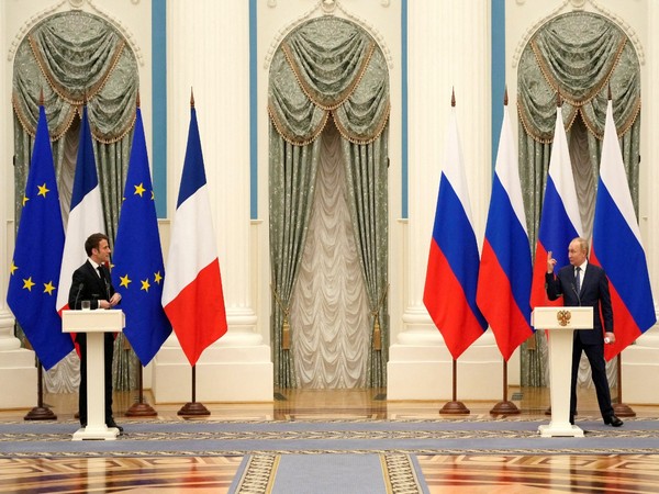 Russian President Vladimir Putin along with French President Emmanuel Macron