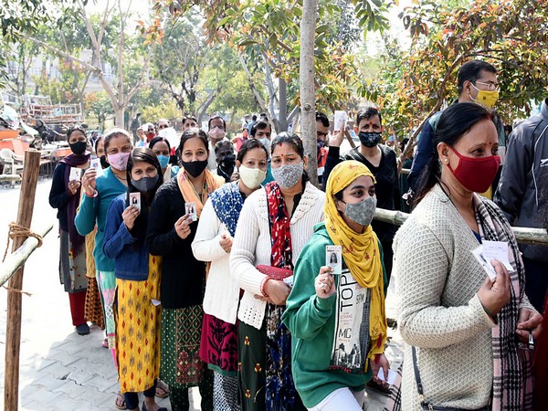 People standing line to caste their vote