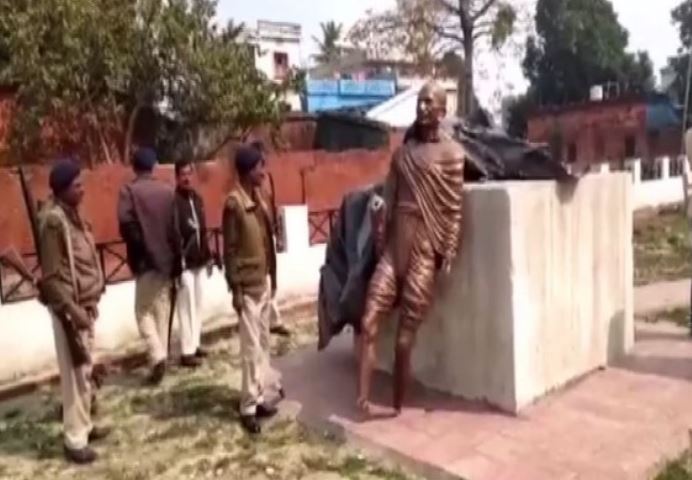 A visual of the vandalised Mahatma Gandhi statue. (Photos/ANI)