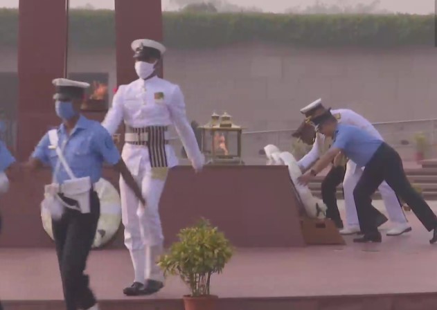 Service chiefs at the National War Memorial in New Delhi on Friday