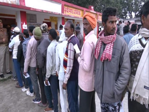 People standing line to caste their vote