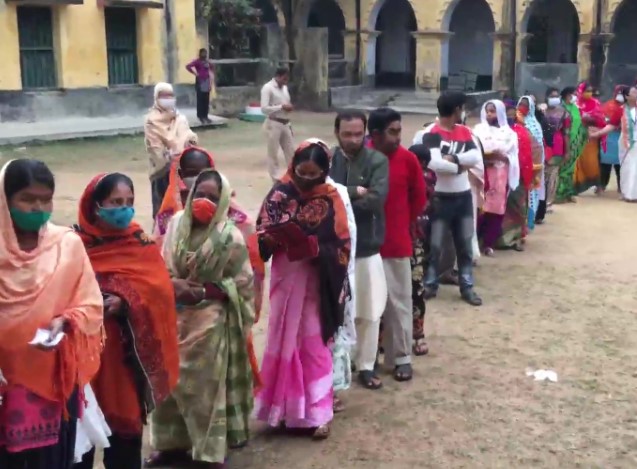 People standing line to caste their vote