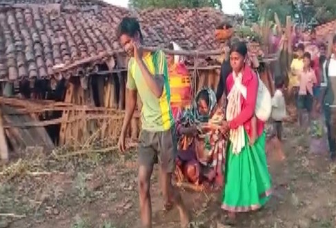 Mirchai Pat village residents in Dumri, Gumla are dependent on health services of neighbouring Jashpur in Chhatishgarh