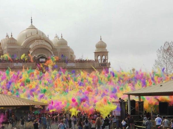 Colours been blown to the air at Dwarkadhish Temple on the occassion of Holi