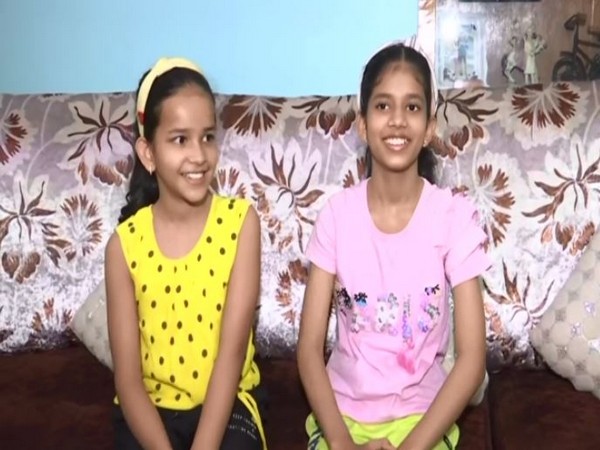 Akshita Gupta with her sister Kripita (from right to left)