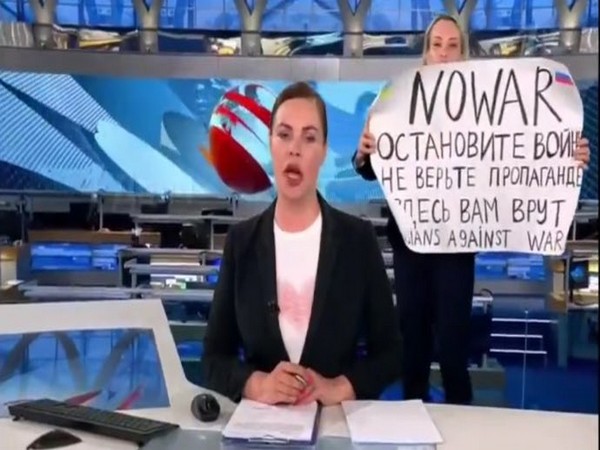 Russian state TV interrupted by "no war" protest