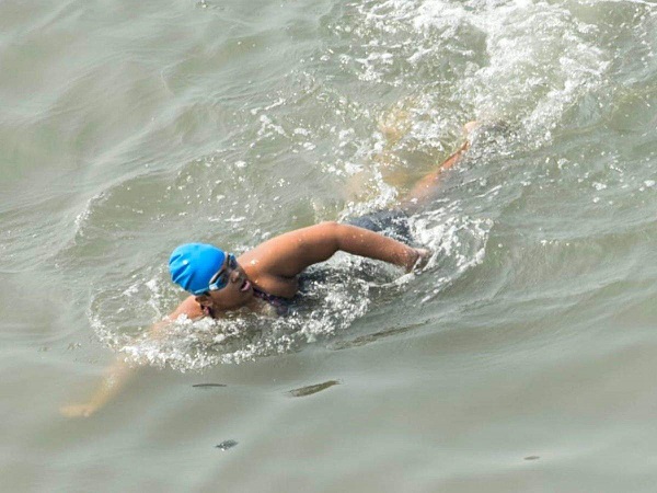 Jiya Rai swimming in Bay of Bengal