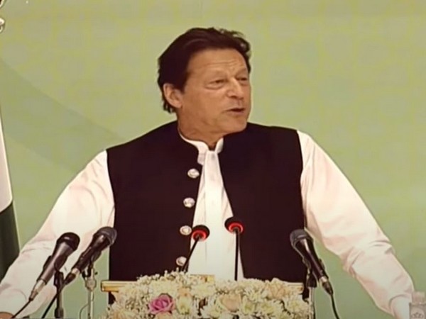 Pakistan Prime Minister Imran Khan speaking at the Council of the Foreign Ministers (CFMs) of the Organisation of Islamic Cooperation