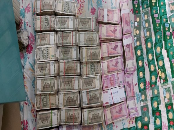 Seized cash and gold by Odisha vigilance
