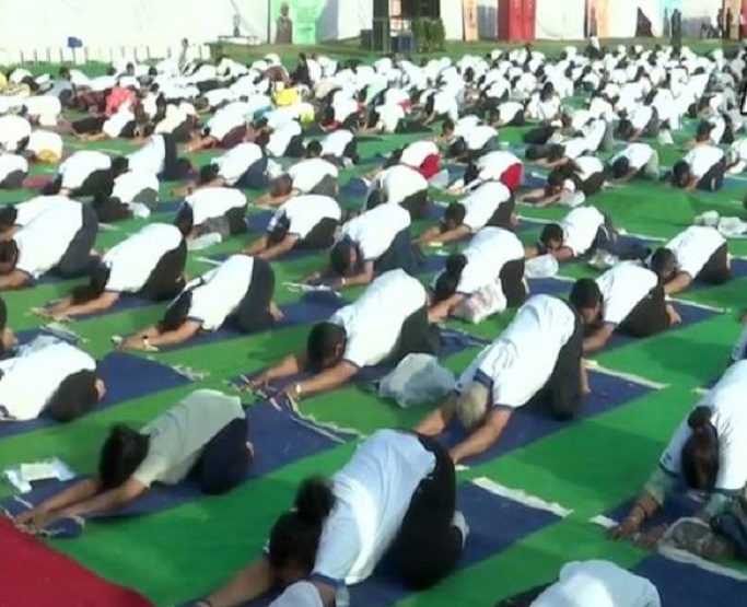 A visual of people practising Yoga at Red Fort