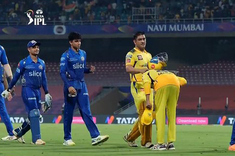 Ravindra Jadeja bowed down to MS Dhoni