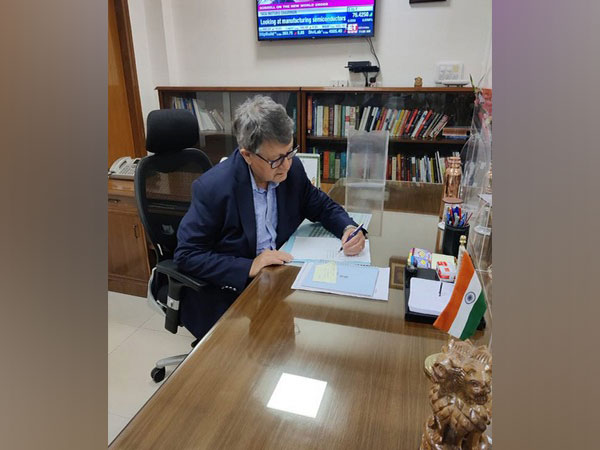 Suman Bery takes charge as NITI Aayog Vice Chairman