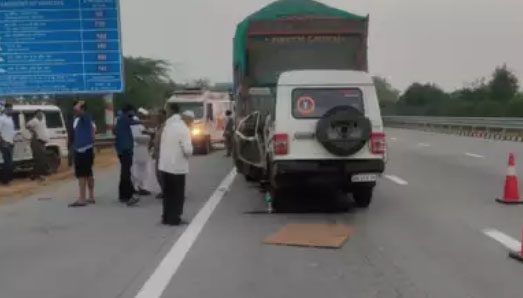 Five people were killed in a road crash on the Yamuna Expressway
