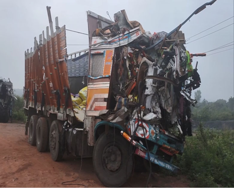 7 dead, 26 injured in a collision between a passenger bus and a lorry