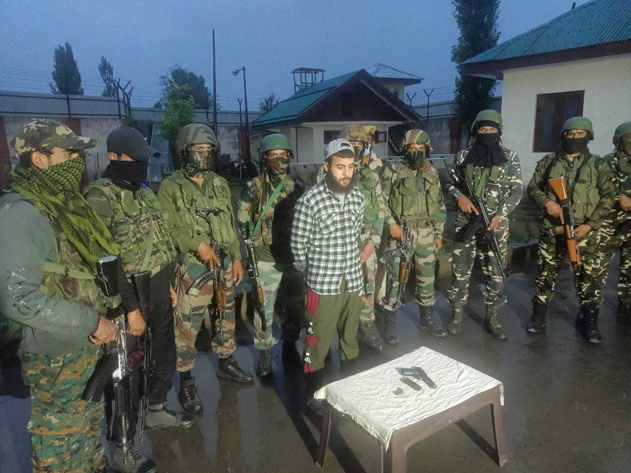 Militant associate arrested in Baramulla