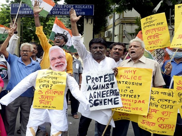 Congress workers protesting against the Agnipath Scheme in Kolkata on Friday (File Photo)