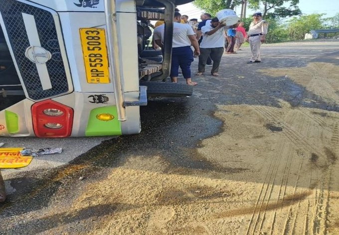 14 injured after bus overturns in Bilaspur