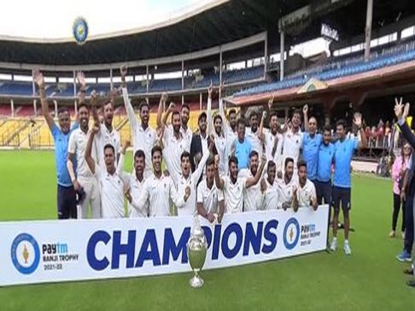 Madhya Pradesh team with the Ranji title