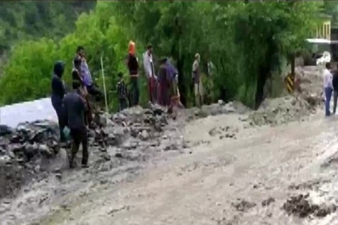 Srinagar-Leh highway blocked after flash floods hit J-K's Ganderbal