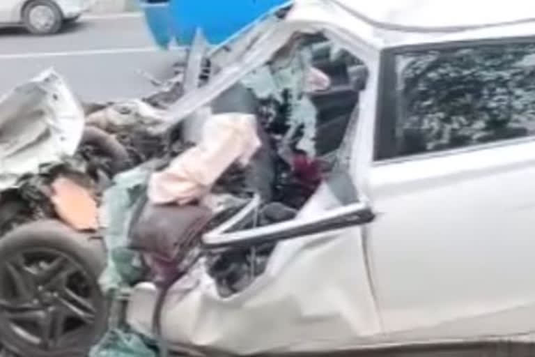 3 killed as car collides with stationary bus