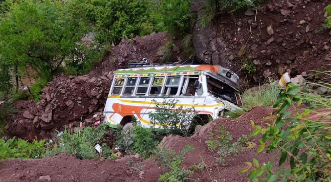 8 children wounded as bus falls into a gorge