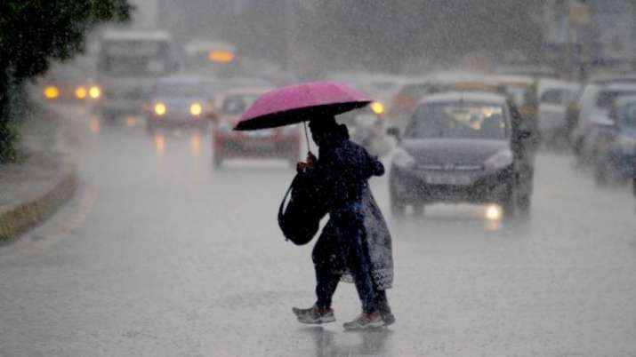 Humid Monday morning in Delhi-NCR, light rain expected