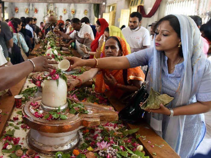 Devotees throng temples as they celebrate last Monday of 'Sawan' (File Photo)