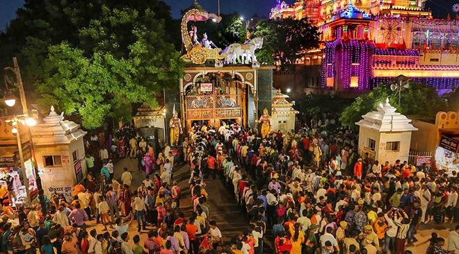 Devotees flock to temples to invoke blessings of Lord Krishna