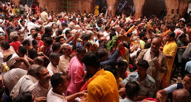 Visual of pilgrims at the Banke Bihari temple in Mathura