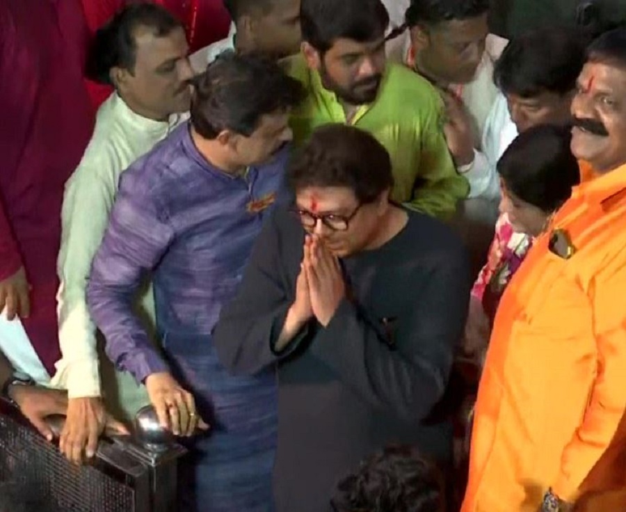 Raj Thackeray at Lalbaugcha Raja