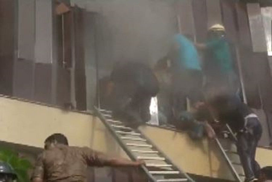 Fire breaks out at a hotel in Hazratganj