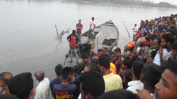 Boat capsizes in Bangladesh
